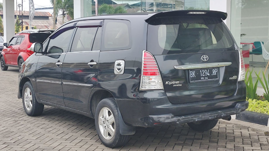 TOYOTA INNOVA INNOVA 2.0 E MT BENSIN MT 2006